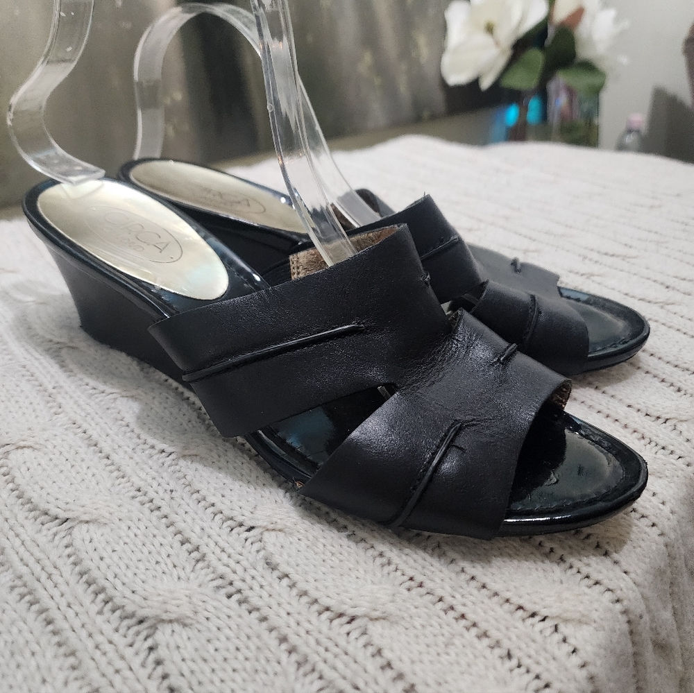 Joan & David Black Leather Wedge Sandals